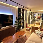 Апартаменти Ambient Lounge With Sundeck And Free Parking