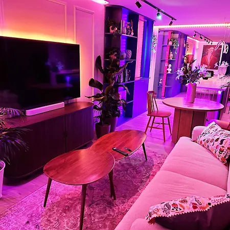 דירה Ambient Lounge With Sundeck And Free Parking ברטיסלאבה