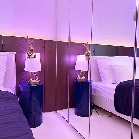 Апартаменты Ambient Lounge With Sundeck And Free Parking