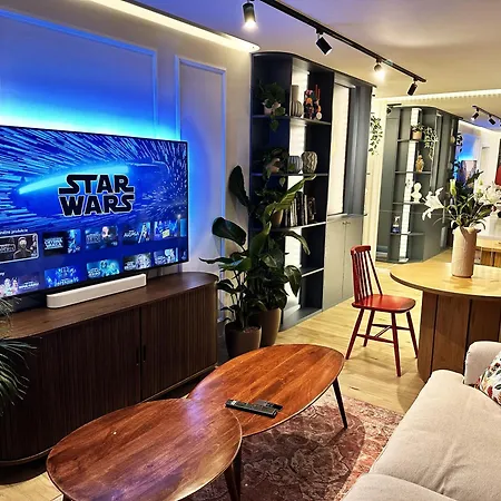 Ambient Lounge With Sundeck And Free Parking דירה ברטיסלאבה