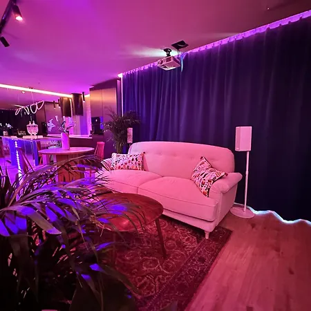 Ambient Lounge With Sundeck And Free Parking דירה *