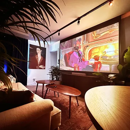 Ambient Lounge With Sundeck And Free Parking