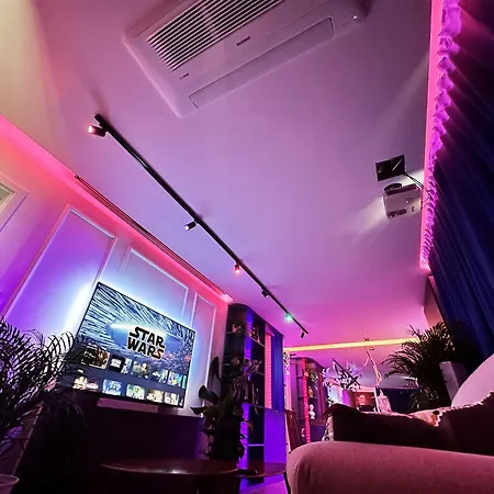 Апартаменты Ambient Lounge With Sundeck And Free Parking *