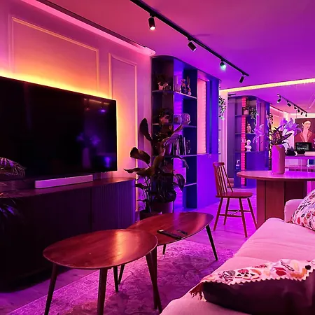 Ambient Lounge With Sundeck And Free Parking דירה ברטיסלאבה
