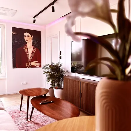 Ambient Lounge With Sundeck And Free Parking Apartment Pressburg
