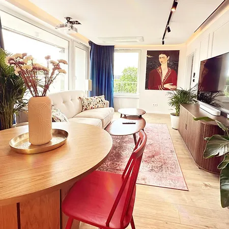 Ambient Lounge With Sundeck And Free Parking דירה ברטיסלאבה