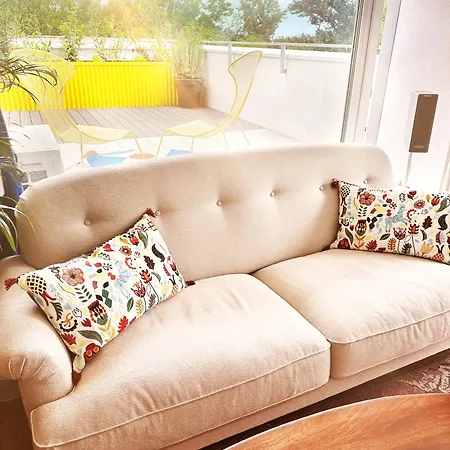 Ambient Lounge With Sundeck And Free Parking Apartment Pressburg