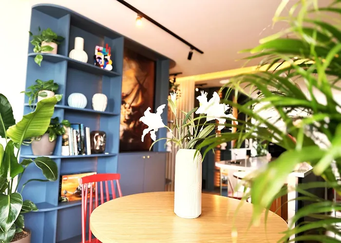 Ambient Lounge With Sundeck And Free Parking