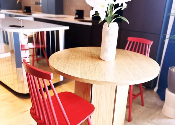 Ambient Lounge With Sundeck And Free Parking Apartment