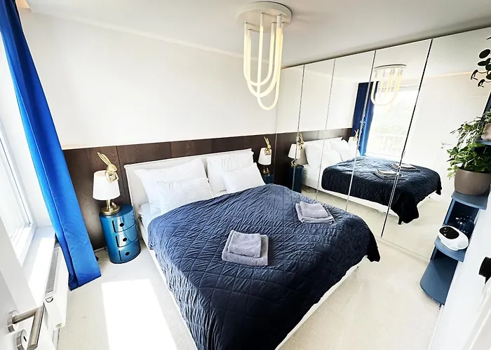 Ambient Lounge With Sundeck And Free Parking *