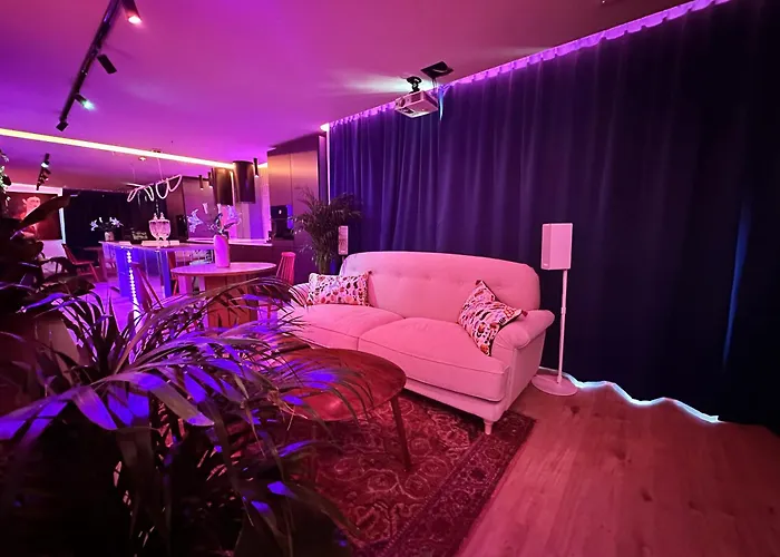 Ambient Lounge With Sundeck And Free Parking Appartement *