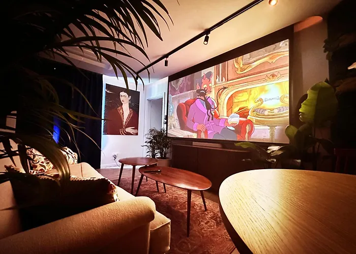 Ambient Lounge With Sundeck And Free Parking