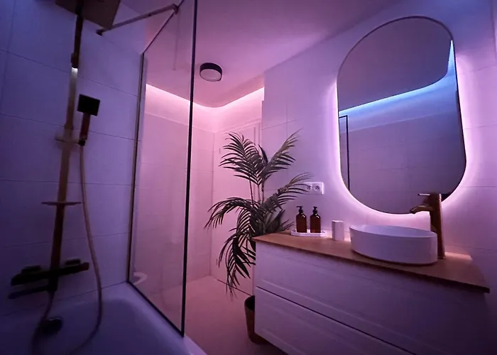 Ambient Lounge With Sundeck And Free Parking Appartement