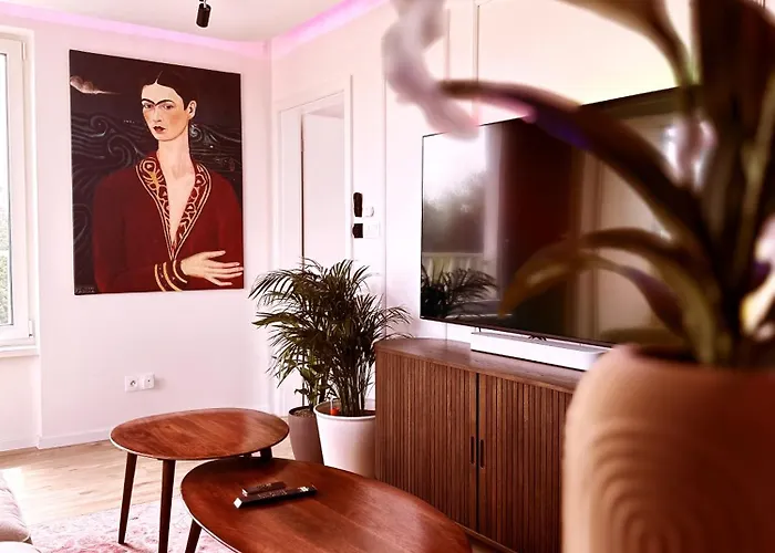 Ambient Lounge With Sundeck And Free Parking Apartment Pressburg