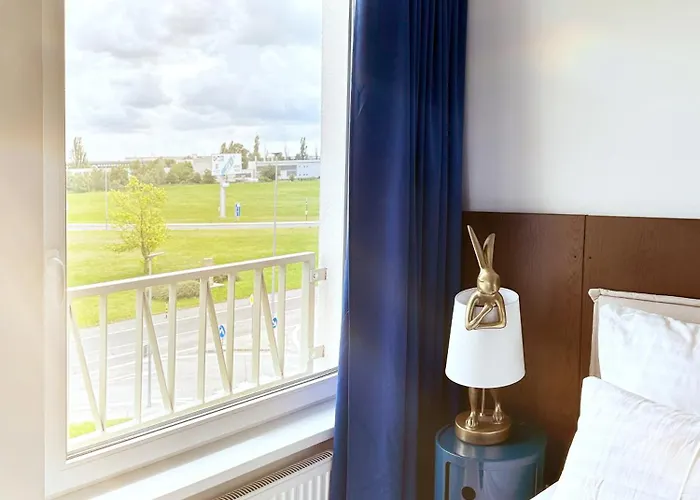 Ambient Lounge With Sundeck And Free Parking Appartement