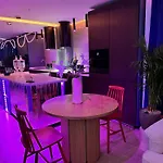 Appartamento Ambient Lounge With Sundeck And Free Parking