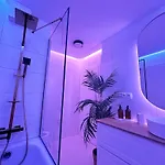 Appartamento Ambient Lounge With Sundeck And Free Parking