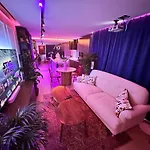 Appartamento Ambient Lounge With Sundeck And Free Parking
