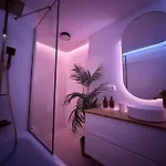 Ambient Lounge With Sundeck And Free Parking Appartamento