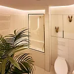 Ambient Lounge With Sundeck And Free Parking Appartamento