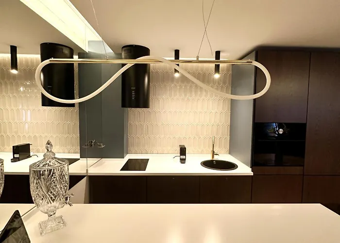 شقة Ambient Lounge With Sundeck And Free Parking *