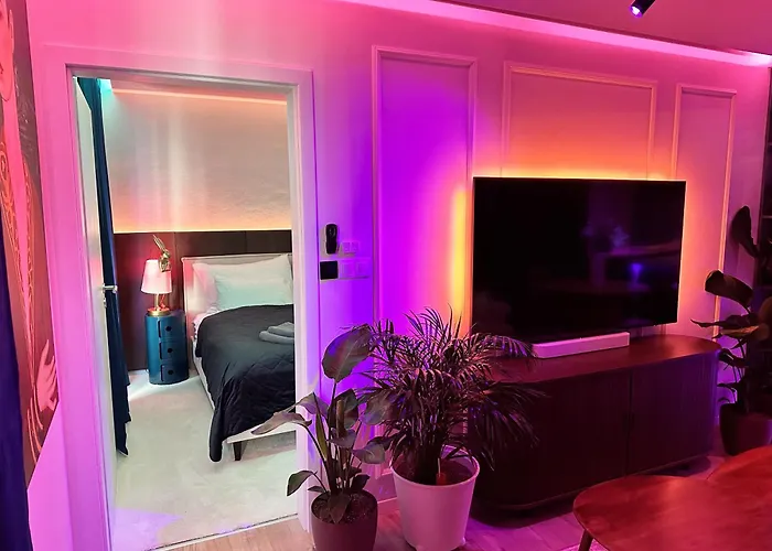 شقة Ambient Lounge With Sundeck And Free Parking *