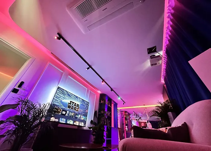 شقة Ambient Lounge With Sundeck And Free Parking *