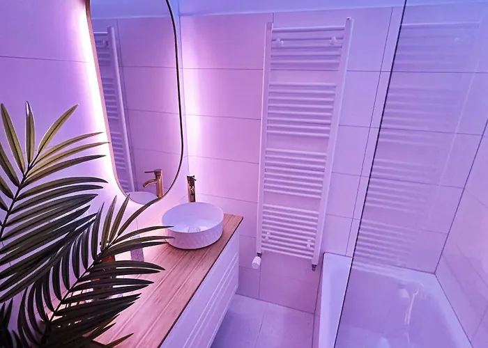 Ambient Lounge With Sundeck And Free Parking شقة براتسيلافا