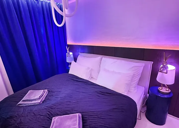 شقة Ambient Lounge With Sundeck And Free Parking براتسيلافا