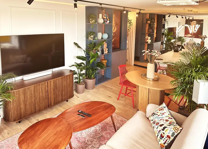 Ambient Lounge With Sundeck And Free Parking شقة *