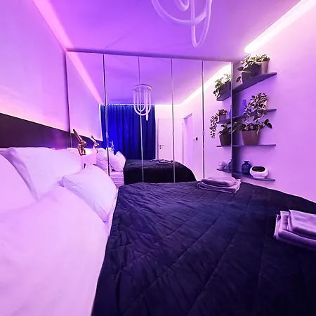 Ambient Lounge With Sundeck And Free Parking Apartman *