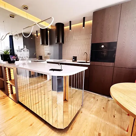 Ambient Lounge With Sundeck And Free Parking Apartman