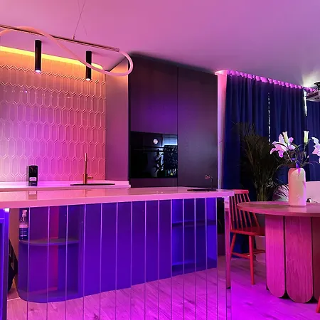 Ambient Lounge With Sundeck And Free Parking Apartman *