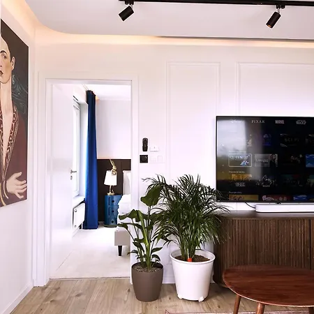 Apartman Ambient Lounge With Sundeck And Free Parking