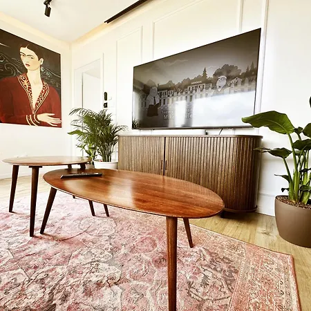 Ambient Lounge With Sundeck And Free Parking Apartman *